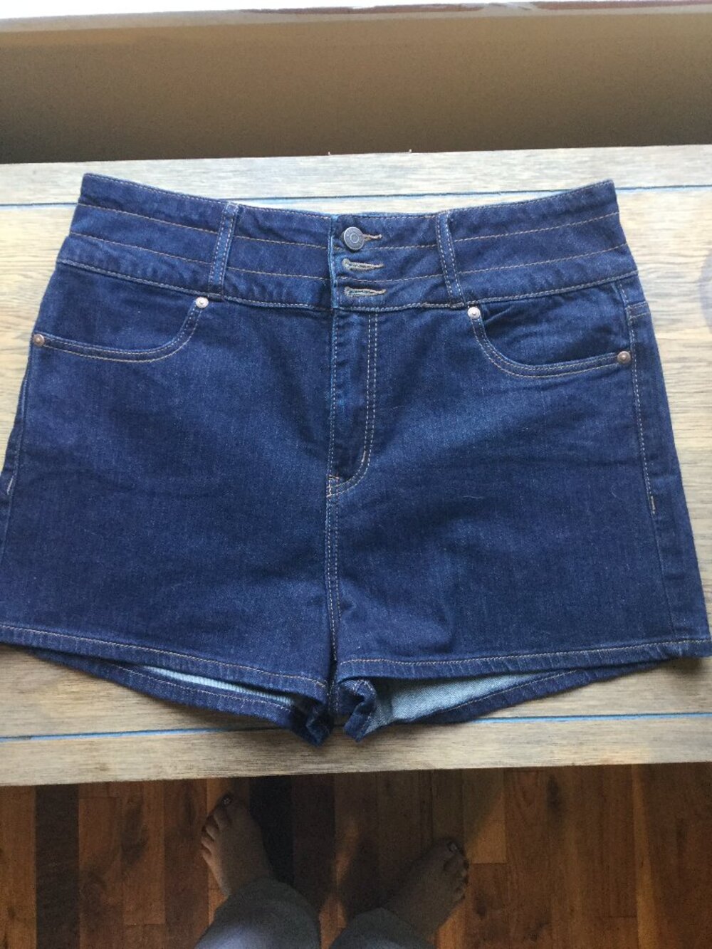 NWT Warehouse One Bottoms Up dart wash shorts denim size 12 waist is 17"